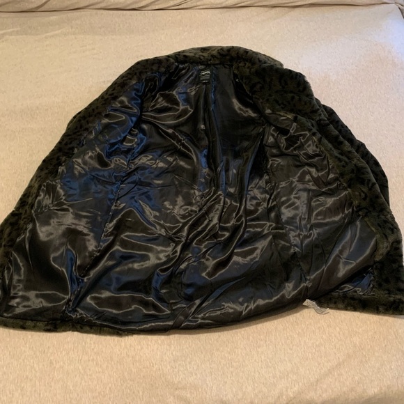 🐆 Plush leopard print coat - Picture 8 of 10